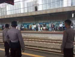 Amankan Massa Kampanye, Sat Samapta Polres Tangerang Selatan Sambangi Stasiun Serpong