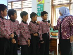 Bupati Kustini Sri Purnomo Beri Wawasan Kebangsaan Untuk Siswa Tingkat SD