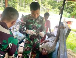 Cepat Tanggap Satgas Pamtas Statis RI-PNG Yonif 122/TS Berikan Pertolongan Kepada Warga Yang Terluka
