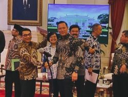 AHY dan Moeldoko Bersalaman Saat Sidang Kabinet Paripurna Di Istana Presiden
