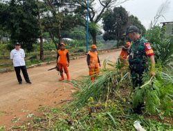 Antisipasi Banjir, Babinsa Koramil 05/KJ Gelar Karya Bakti TNI Bersama Tiga Pilar dan Masyarakat