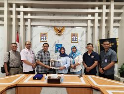 Bupati Sleman Menerima Penghargaan Golden Award 2024, Dari Ikatan Wartawan Online Indonesia