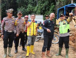 Kapolres Lampung Barat Cek Lokasi Longsor KM17, BPJN dan PT.SUBANUS Jalan Dapat Dilalui H-10 Lebaran