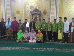 Di Malam Nuzulul Qur’an DKM Annur Kota Intan Berbagi Berkah Dengan Menyantuni Anak Yatim.