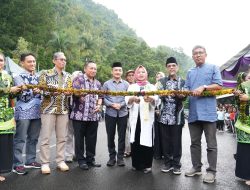 Dukung Pariwisata Melalui Peningkatan UMKM, Bupati Kustini Sri Purnomo Buka Pasar Takjil Kaliurang