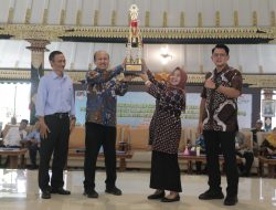 Raih Juara Umum POPDA DIY 2024, Pemerintah Kabupaten Sleman Berikan Penghargaan Kepada Atlet dan Pelatih