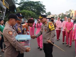 Bhayangkari Tangerang Selatan Berikan Bingkisan Kepada Petugas Pos Pam Operasi Ketupat Jaya 2024