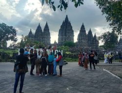 Puluhan Ribu Wisatawan, Memadati Candi Prambanan dan Candi Ratu Boko.
