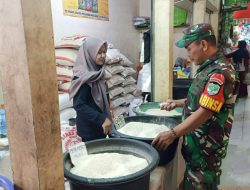 Babinsa 05/KJ Pantau Harga Sembako dan Ketersediaan Bahan Pokok di Pasar Bendungan