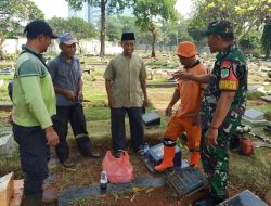 Tetap Jaga Kebersihan Sekitar, Pesan Babinsa Koramil 05/KJ Komsos Saat Komsos di Wilayah