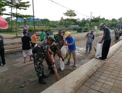Koramil Cipayung Bersama Warga Bersihkan Lingkungan