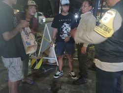 Bhabinkamtibmas Kedaung Kaliangke, Aipda Sigit Aribowo, Berikan Arahan Kepada Remaja Punk Untuk Tidak Meminta Minta di Area SPBU