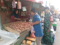 Cek Naik Turunnya Harga Sembako, Babinsa Koramil 05/KJ Turun Langsung Ke Pasar Tradisional