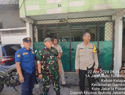 Antisipasi Pohon Tumbang, Babinsa Serma Ery Hendrawan Monitoring Giat Pemangkasan Pohon