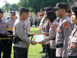 Kapolda DIY Beri Penghargaan Kepada 10 Personel Polri dan 3 PNS Polri