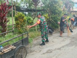 Ciptakan Lingkungan Bersih dan Sehat, Koramil 0808/02 Garum Kerja Bakti Bersama Warga