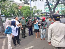 ODGJ Meresahkan Warga, Babinsa Koramil 01/Tamansari Bersama Personil Tiga Pilar Kelurahan Tangki Beraksi