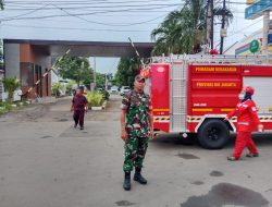 Babinsa Koramil 05/KJ Bersama Tiga Pilar Monitoring dan PAM Keamanan Kebakaran di Wilayah