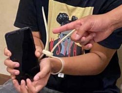 Kedapatan Curi Ponsel Milik Seorang Wanita, Pria Paruh Baya Warga Sepatan Residen Ditangkap Warga Hingga Babak Belur
