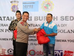 Kapolda DIY, Serahkan Paket Sembako Saat Menghadiri Hari Buruh Sedunia
