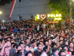 Antusiasme Pendukung Timnas Indonesia, Nonton Bareng di Halaman Polda DIY