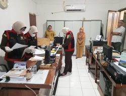 Penyidik Kejaksaan Tinggi DIY, Berhasil Menyita Uang Tunai di Rumah Dinas Dirut PT.Taru Martani.