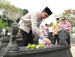 Jelang Hari Jadi ke – 108 Kabupaten Sleman, Bupati dan Wakil Bupati Ziarah ke Makam Mantan Bupati