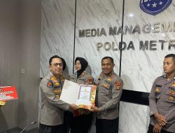 Berhasil Gagalkan Aksi Curanmor Dan Ungkap 37 Unit Sepeda Motor, Kasi Humas Polsek Tambora Terima Penghargaan Dari Bid Humas PMJ