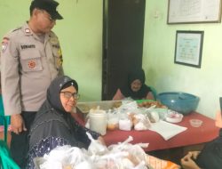 Bhabinkamtibmas Kelurahan Johar Baru Aiptu Sunarto Berikan Himbauan Saat Kegiatan Posyandu