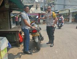 Bhabinkamtibmas Kelurahan Kampung Rawa Berikan Himbauan Kamtibmas Kepada Warga di Pasar Gembrong