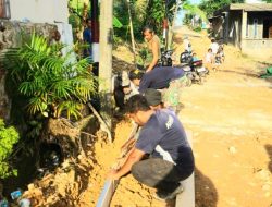 Hari Kedua TMMD, TNI Bahu Membahu Gotong Royong BersamaMasyarakat Masyarakat