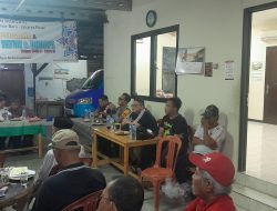 Bhabinkamtibmas Kampung Rawa Bersama Babinsa Kumpulkan Warga Binaannya Membahas Kamtibmas