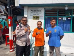 Bhabinkamtibmas Kelurahan Sumur Batu Melaksanakan Kegiatan Sambang dan Patroli Dialogis