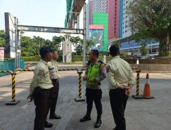 Kanit Binmas Polsek Cempaka Putih  Bersama Anggota Memberikan Himbauan Kepada Security Mall Lotte Mart,