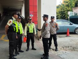 Anggota Sat Binmas Polrestro Jakpus Himbau Satpam di Gedung Senen