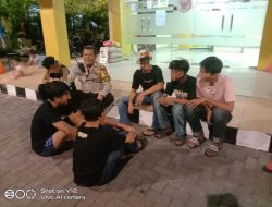 Bhabinkamtibmas Kelurahan Kartini Memberikan Himbauan Kepada Remaja Yang Nongkrong Tengah Malam