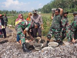Satgas TMMD Reguler ke 120 Kodim 0707/Wonosobo Bongkar RTLH di Desa Timbang