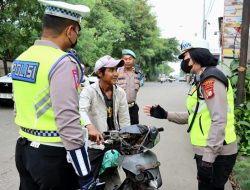 Polres Depok Tindak Tegas Pengendara Motor yang Melawan Arus di Jalan Gas Alam