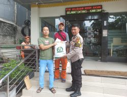 3 Pilar bersama Polsek Metro Tanah Abang Bagikan Sembako 884 Karung Beras Kepada Warga