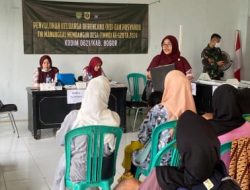 Puluhan Ibu Ibu Antusias Mengikuti Penyuluhan Kesehatan Yang di Sampaikan Sertu Aden