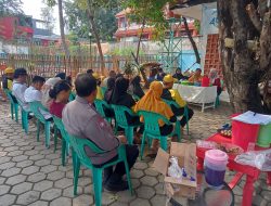 Bhabinkamtibmas Gunung Sahari Selatan melaksanakan dan memonitoring kegiatan Jumat Keliling
