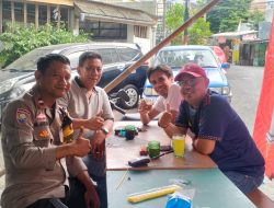 Aipda Anwar Sambang Warga Dengan Ketua LMK dan Ketua Rw. 002 Pegangsaan Menteng