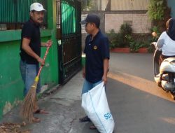 Menciptakan Lingkungan Yang Sehat, Warga RT 002 RW 03 kedoya Selatan Adakan Kegiatan Kerja Bakti