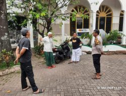 Kerja Bakti Bersama Masyarakat Merenovasi Masjid Bersejarah Jami Matraman