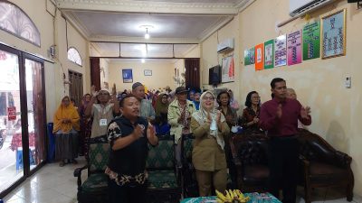 Bhabinkamtibmas Sumur Batu Melakukan Monitoring Kegiatan Posyandu Lansia Terintegrasi