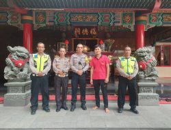 Sat Lantas Polrestro Jakpus Melaksanakan Pengamanan Vihara di Wilayah Jakarta Pusat