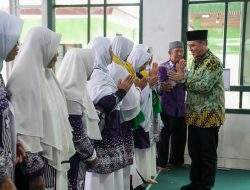 Wakil Menteri Agama RI dan Bupati Sleman Melepas Calon Jamaah Haji Kloter 53
