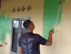 Kebut Pengerjaan Pengecatan Mushola, TNI dan Masyarakat Kompak Gotong Royong Pada Kegiatan TMMD Ke -120 Kodim 0621/Kab Bogor