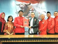 Mengejutkan Ketua DPRD Kabupaten Sleman, Haris Sugiharta Mengembalikan Formulir Pendaftaran Bakal Calon Wakil Bupati Sleman 2024.