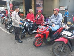 Bhabinkamtibmas Kebon Kacang Berikan Himbauan Kepada Pengemudi Ojek Pangkalan